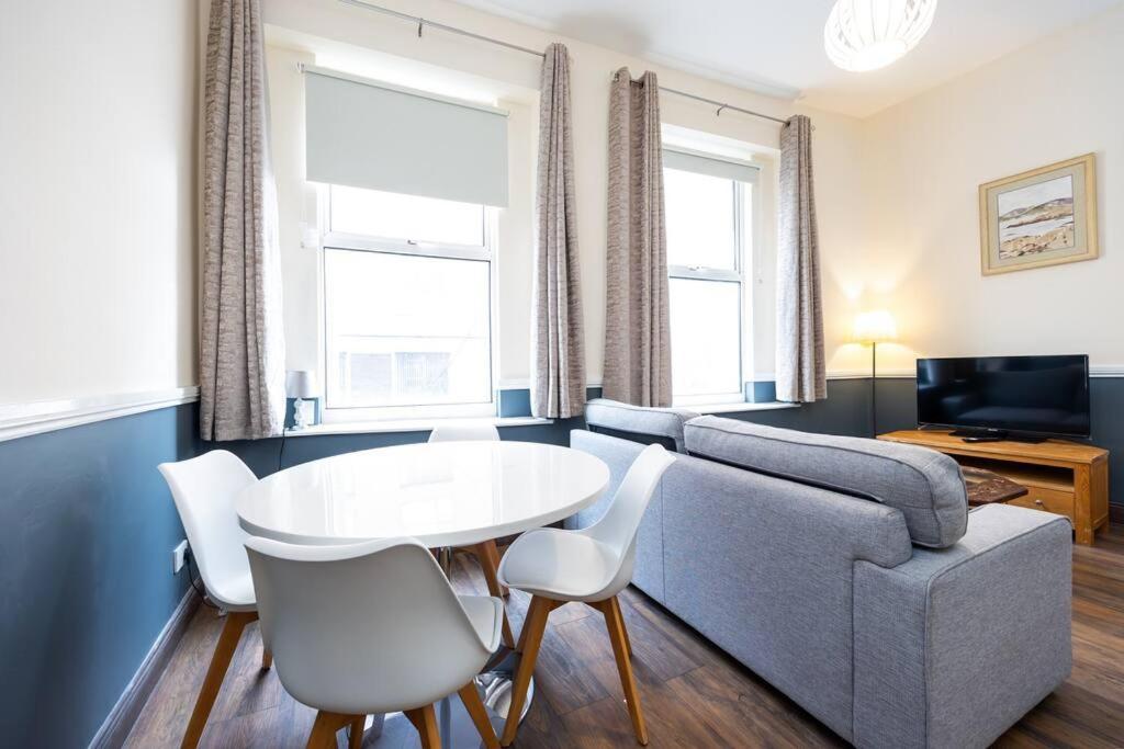 Homely 1 Bedroom Apartment In Smithfield, Dublin Buitenkant foto